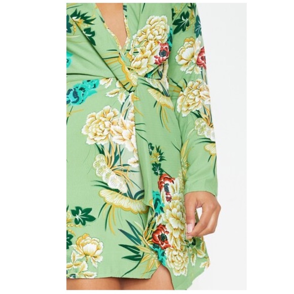 PrettyLittleThing Sage Green Printed Long Sleeve Wrap Dress 12 - Picture 8 of 12